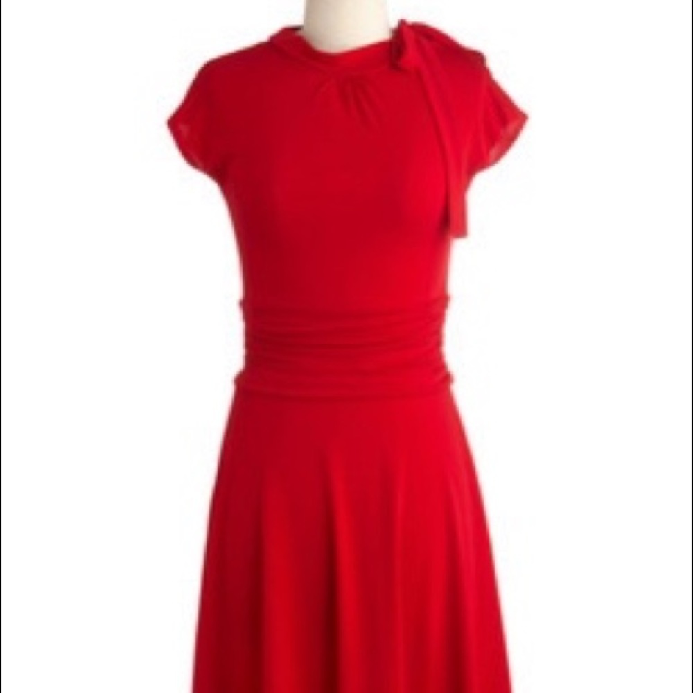 Red vintage-style dress. Knee length.